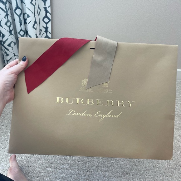 Authentic Gold Embossed Burberry Shopping Bag - Picture 5 of 5